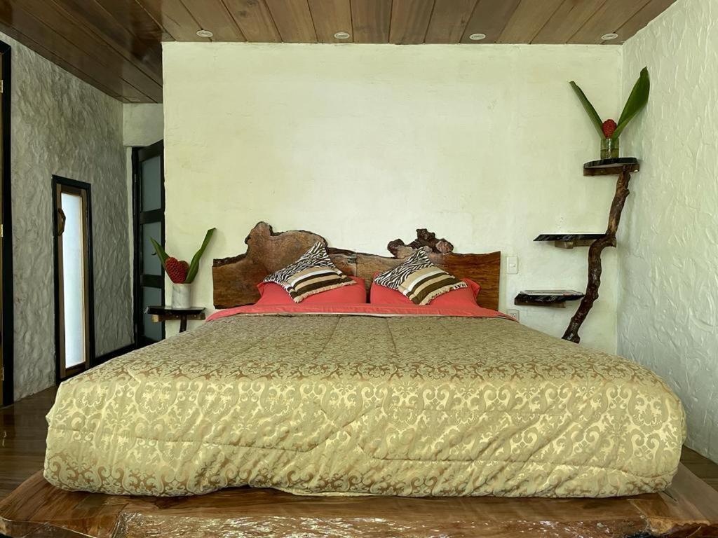 Cantalarana Lodge Mindo Esterno foto